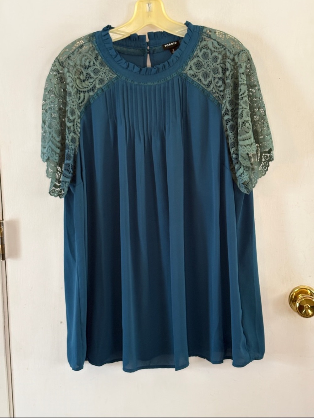 Torrid Size 2 peacock blue short sleeve top teal lace sleeves